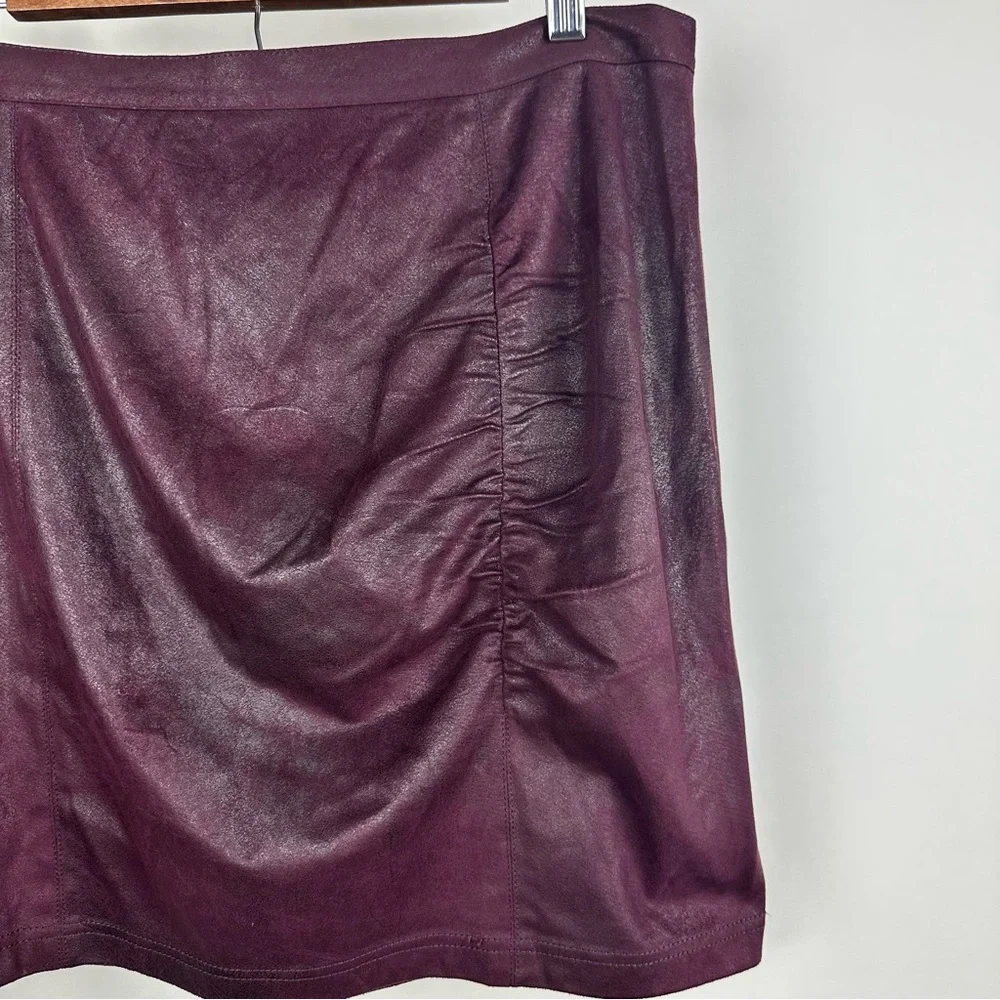 FREE PEOPLE Rumi Ruched Faux Suede Leather Mini Skirt Burgundy